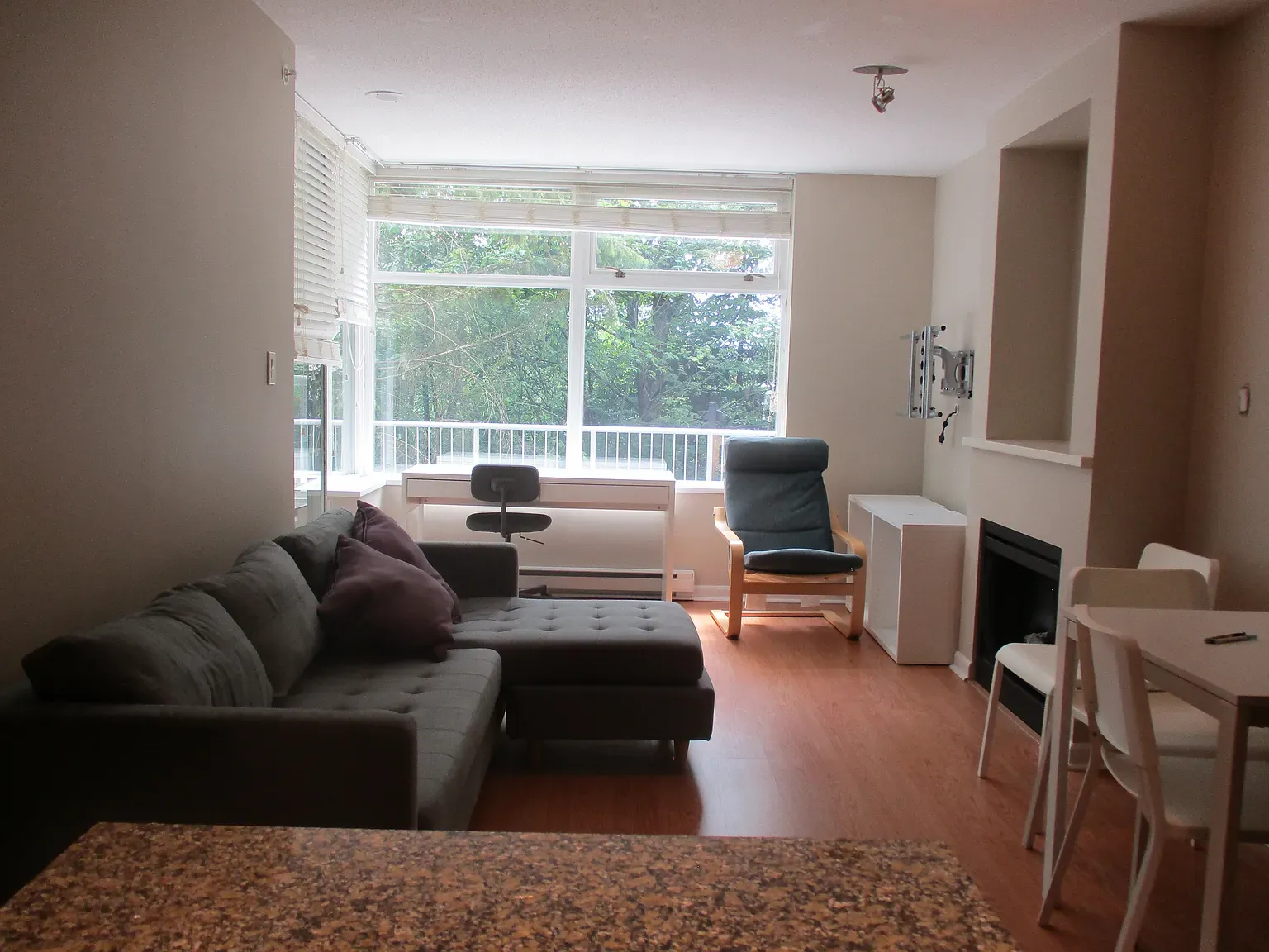Furnished, clean, 1 bedroom 1 bathroom + den suite