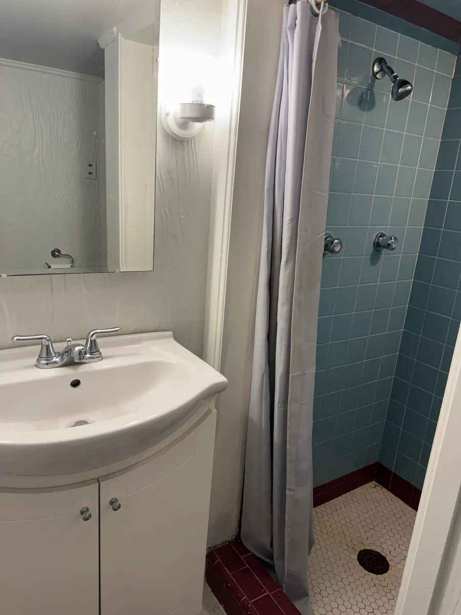 Bright Quiet Private Basement Apartment